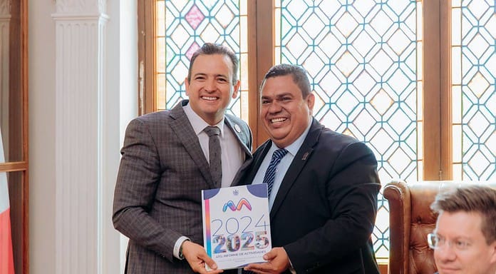 Entregan regidores al Alcalde, su primer informe anual de la administración Municipal