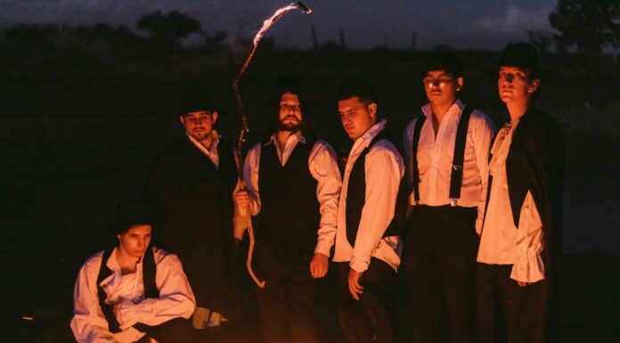 “La Noche Triste” reinterpreta la historia desde el rock