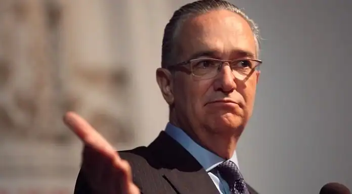 Salinas Pliego pide se le actualice su deuda con el SAT