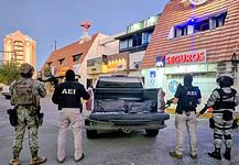 En cateo realizado en un bar, aseguró FEM droga, armas de fuego y equipos de cómputo