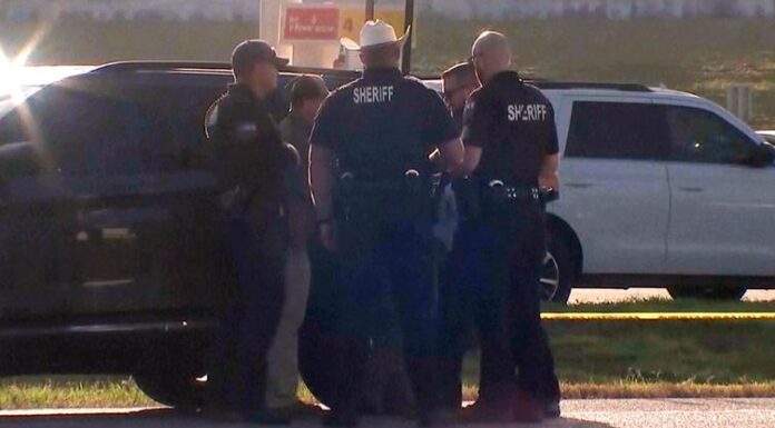 Murieron dos adolescentes durante tiroteo en suburbio de Texas