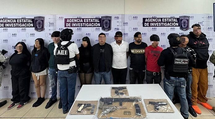Capturan a 3 mujeres y 7 hombres en posesión de armas y droga en la colonia Bellavista