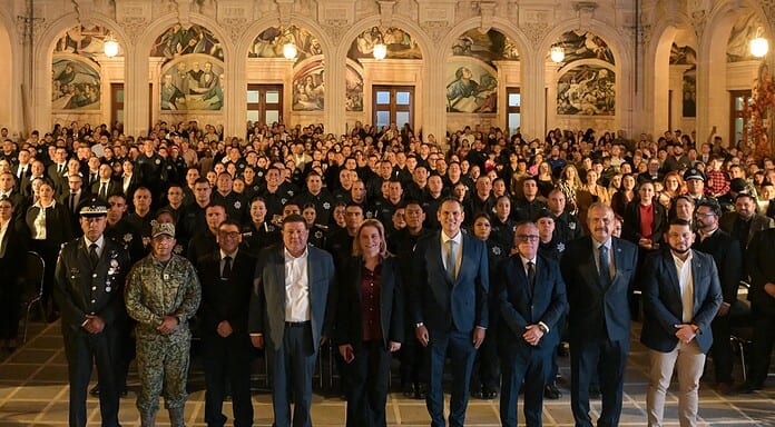 Maru encabeza toma de protesta a 180 elementos de formación inicial de la SSPE