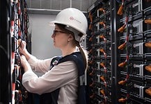 Almacenamiento energético: el nuevo aliado contra ciberataques en la industria inteligente