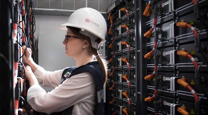 Almacenamiento energético: el nuevo aliado contra ciberataques en la industria inteligente