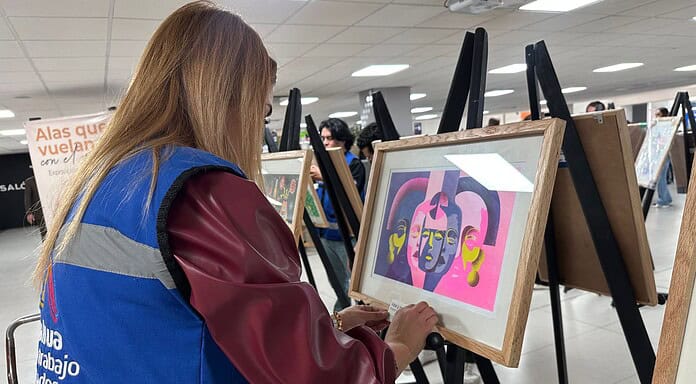 Lleva Municipio el arte a nuevos espacios, inaugura exposición “Tres Tristes Tintas” en el Aeropuerto