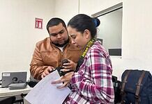 Jóvenes aprenden bases de la fotografía en taller del Municipio