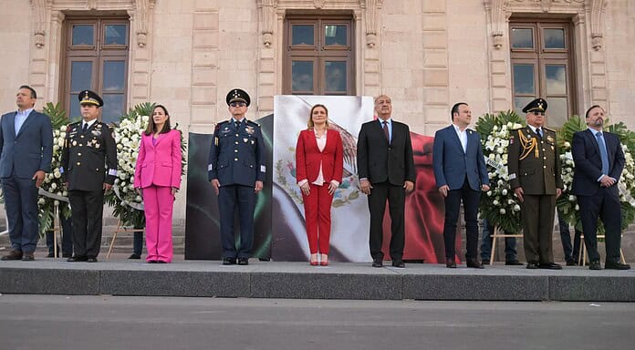 Encabeza Maru desfile por el 115 Aniversario del Inicio de la Revolución Mexicana