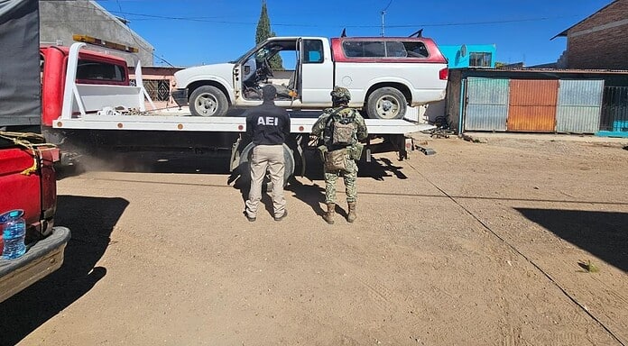 Localizan en cateo a vivienda una pick up robada y cristal
