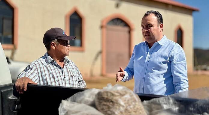 Memo Ramírez visita albergues y familias de Parral; entrega apoyos alimentarios