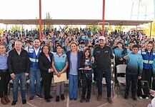 Maru preside entrega de mobiliario y equipo para 36 escuelas de la región noroeste