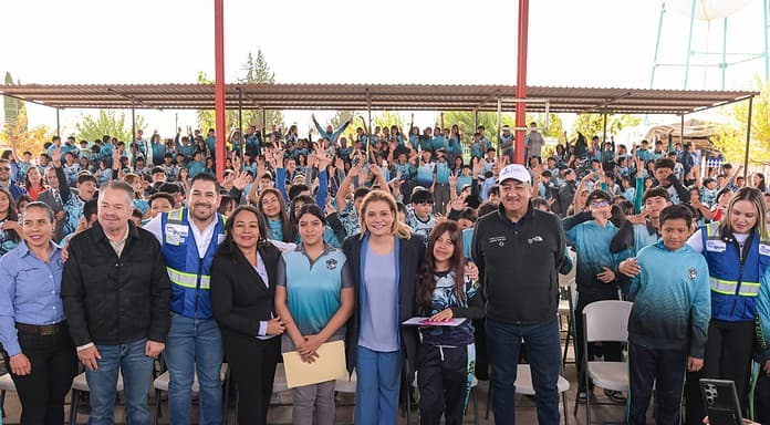 Maru preside entrega de mobiliario y equipo para 36 escuelas de la región noroeste