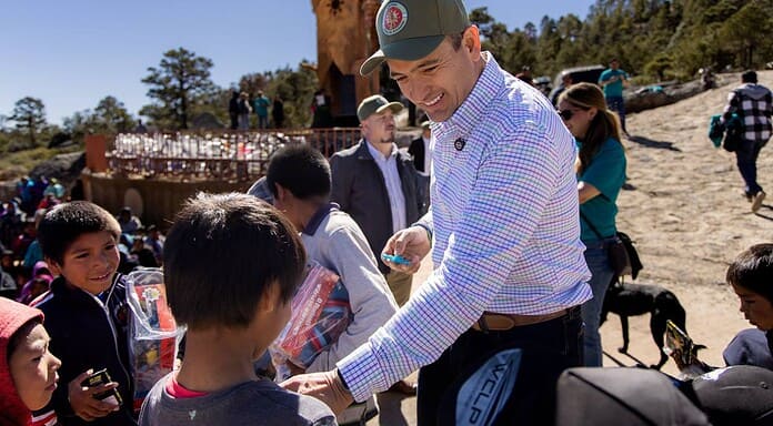 Alcalde Marco Bonilla une esfuerzos para llevar apoyo a familias ralámuli de la Sierra Tarahumara