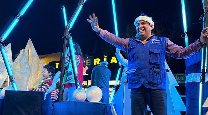 Ilumina el Centro Histórico la Caravana Navideña de Los Aguardianes