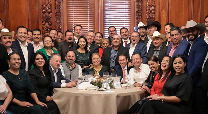 Maru agradece a alcaldes por su trabajo durante la celebración del brindis navideño