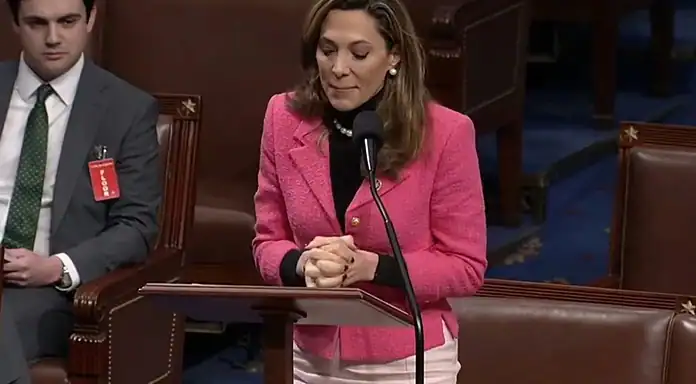 Congresista de EU exige a México apoyar a Washington contra Venezuela y Cuba