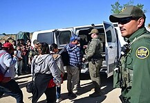 Caen casi 30% las deportaciones de mexicanos en primer año de Trump