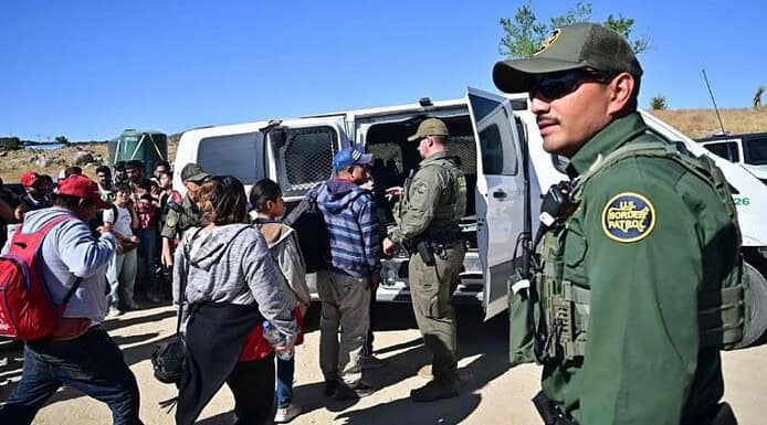 Caen casi 30% las deportaciones de mexicanos en primer año de Trump