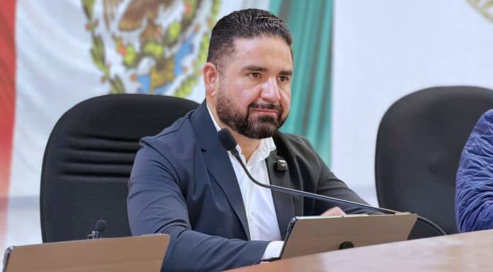 Por adoctrinamiento ideológico, Francisco Sánchez exige separar a Marx Arriaga de la SEP