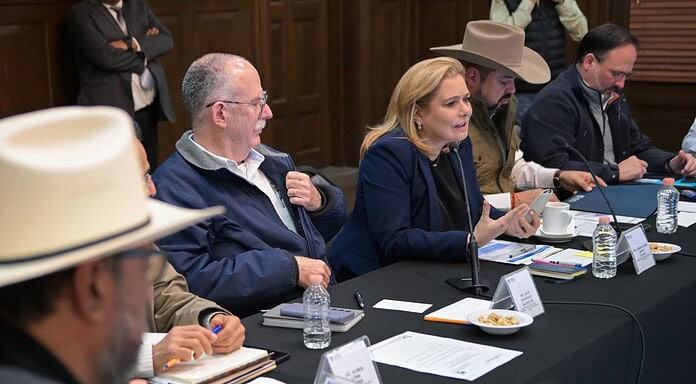 Maru Campos y el secretario de Agricultura federal se reúnen con productores de trigo