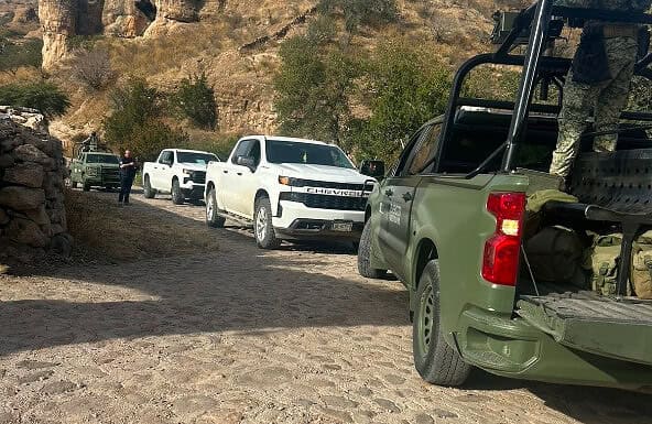 Asegura célula BOII dos vehículos tras reporte de disparos en Nonoava