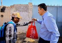 Reparte alcalde Marco Bonilla cenas navideñas en la colonia Crucero