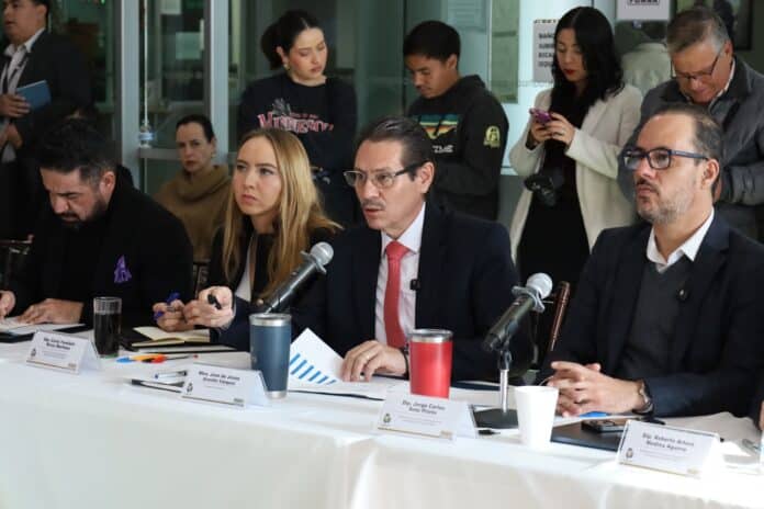 secretario expone