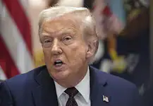 Trump declara que espacio aéreo de Venezuela se considere cerrado