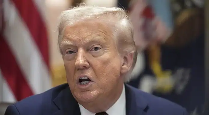 Trump declara que espacio aéreo de Venezuela se considere cerrado