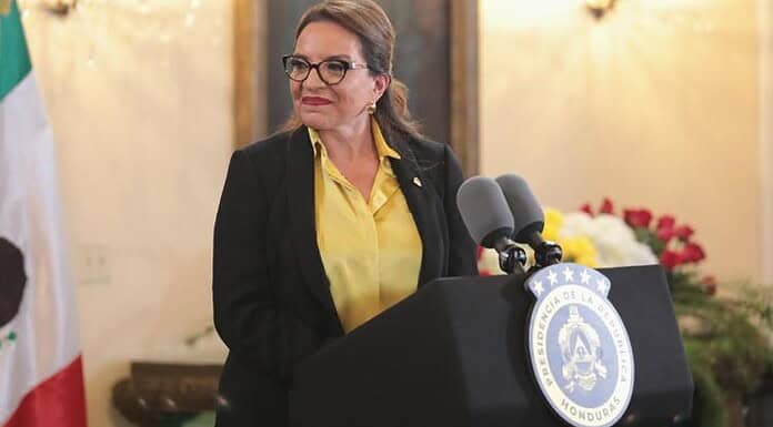 Declara Presidenta de Honduras elecciones nulas; perdió su candidata