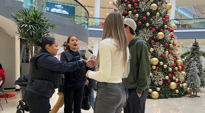 Refuerza Policía Municipal vigilancia para cuidar a las familias en zonas comerciales en esta temporada navideña