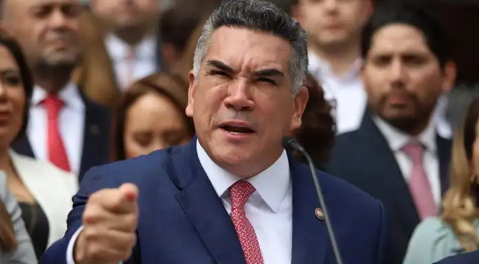 Alejandro Moreno y Álvarez Máynez chocan por la situación en Venezuela