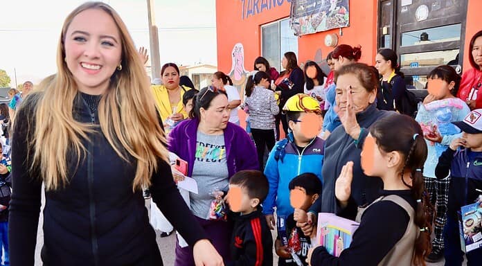 Lleva Carla Rivas regalos y juguetes a niños de la colonia Toribio Ortega
