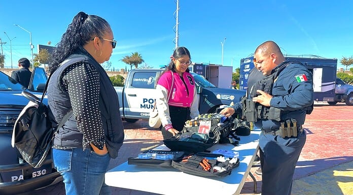 Conocen ciudadanos labor de la Policía Municipal con exhibición de seguridad en El Palomar