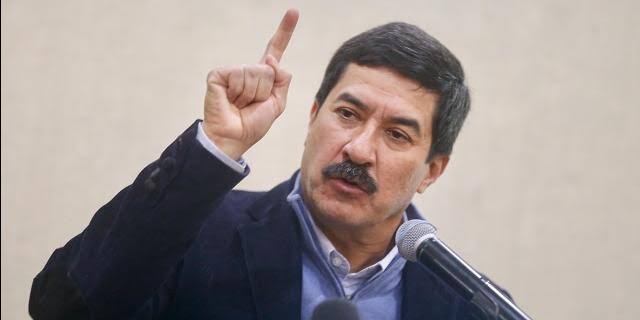 Arremete Javier Corral contra Maru por “silencios y complicidades” con la torre Centinela