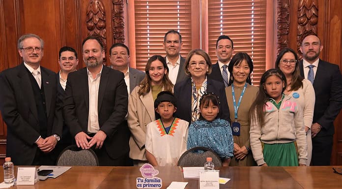 Formaliza Estado compromiso para impulsar la crianza afectiva y el fortalecimiento familiar