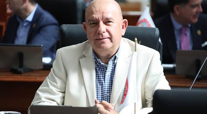 PRIAN vota a favor uno de los derechos vehiculares más altos del país: Cuauhtémoc Estrada