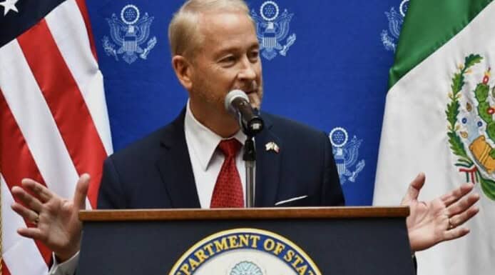 Colaboración histórica: Johnson tras envío de 37 capos de México a EU