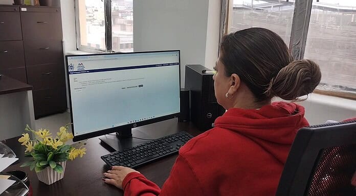 Si no puedes salir de tu casa u oficina, puedes pagar tu Predial en el TesoChat o en línea