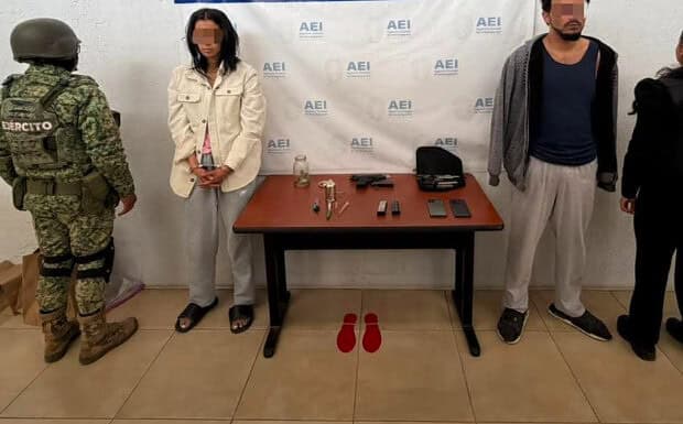 Detiene FDZS a pareja tras cateo en el que se aseguraron armas y droga