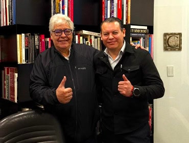 Se reúne Municipio con escultor Sebastian para establecer lineamientos de mantenimiento de sus obras en Chihuahua