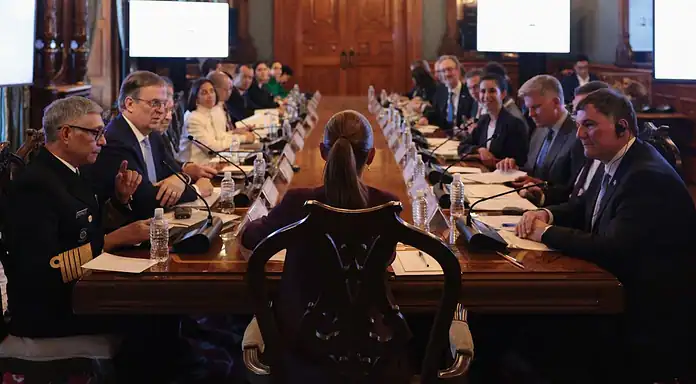 Sheinbaum se reúne con ministro y empresarios de Canadá para impulsar inversiones en México