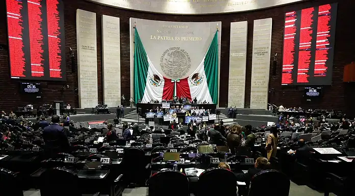 Morena cierra filas con reforma electoral; aliados y oposición marcan distancia