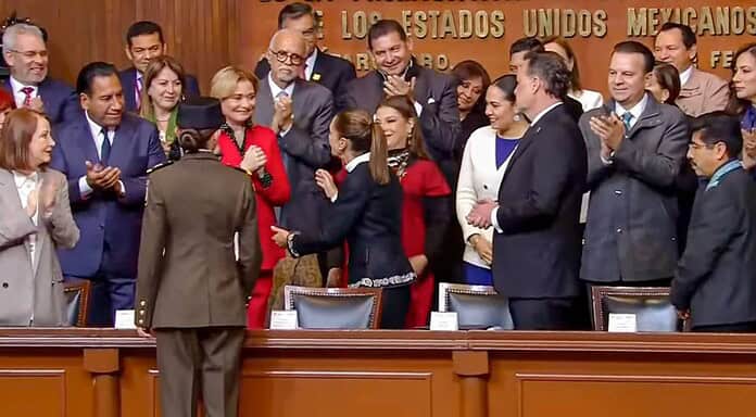 Asiste Maru Campos a ceremonia conmemorativa por el 109 Aniversario de la Constitución