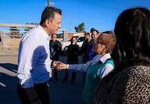 Entrega Marco Bonilla pavimentación en calle 13ª de Villa Juárez; recorre obra finalizada