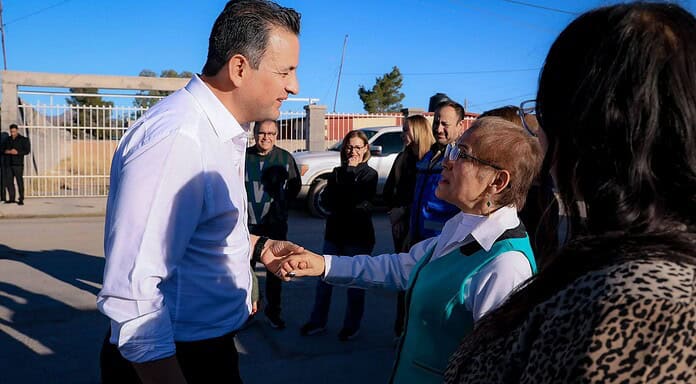 Entrega Marco Bonilla pavimentación en calle 13ª de Villa Juárez; recorre obra finalizada