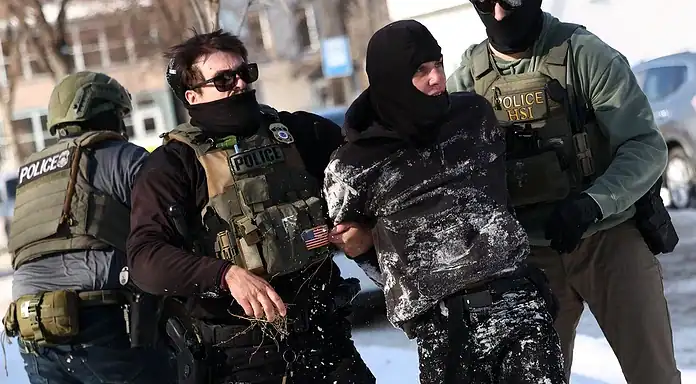 Zar fronterizo de Trump anuncia retiro “inmediato” de 700 agentes migratorios en Mineápolis