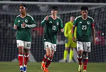 México golea a Islandia en un partido blindado por el ejército