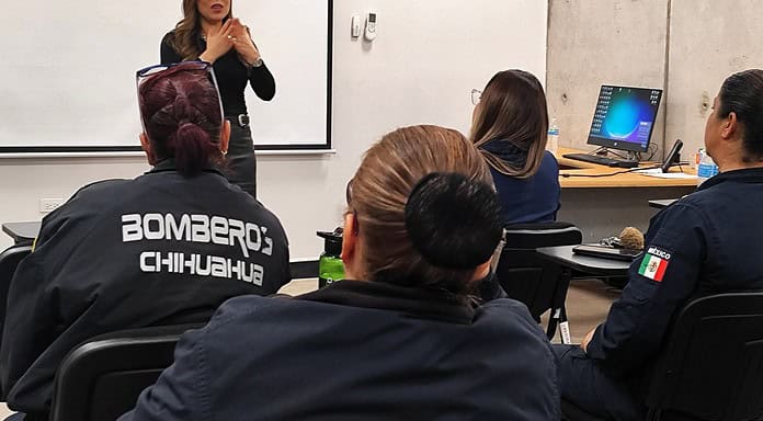 Realizan primera jornada de conferencias “Equilibrio en la Línea de Fuego” para mujeres del H. Cuerpo de Bomberos