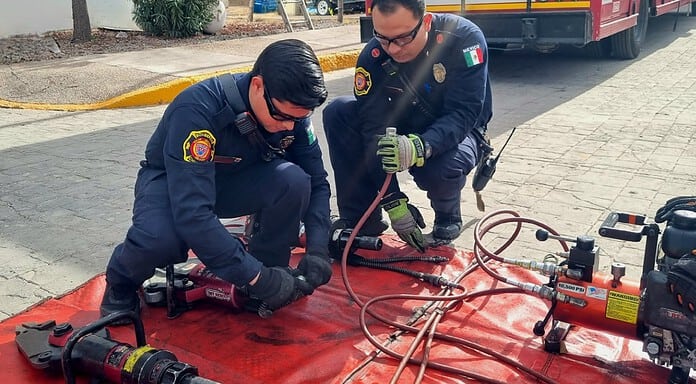 Siempre preparados: Bomberos cuentan con Certificación de Rescate en Extracción Vehicular